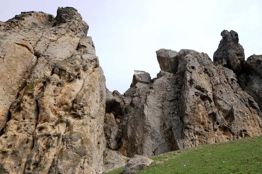 Baku: Candy Mountain, Pink Lake, Besh Barmag Dag and Mosque - How the day feels from Baku