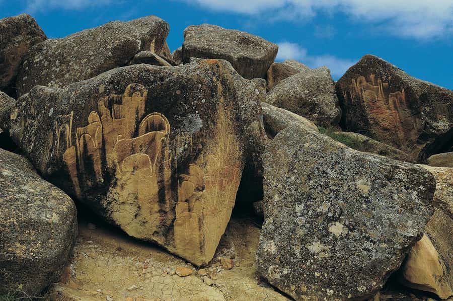 Baku: Gobustan/Absheron guided tour with lunch and tickets - Transport, group size, and comfort
