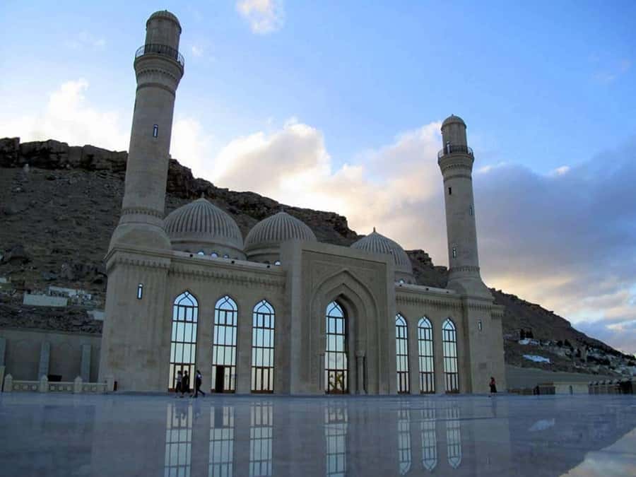 Baku: Gobustan/Absheron guided tour with lunch and tickets - Lunch with Azerbaijani flavors