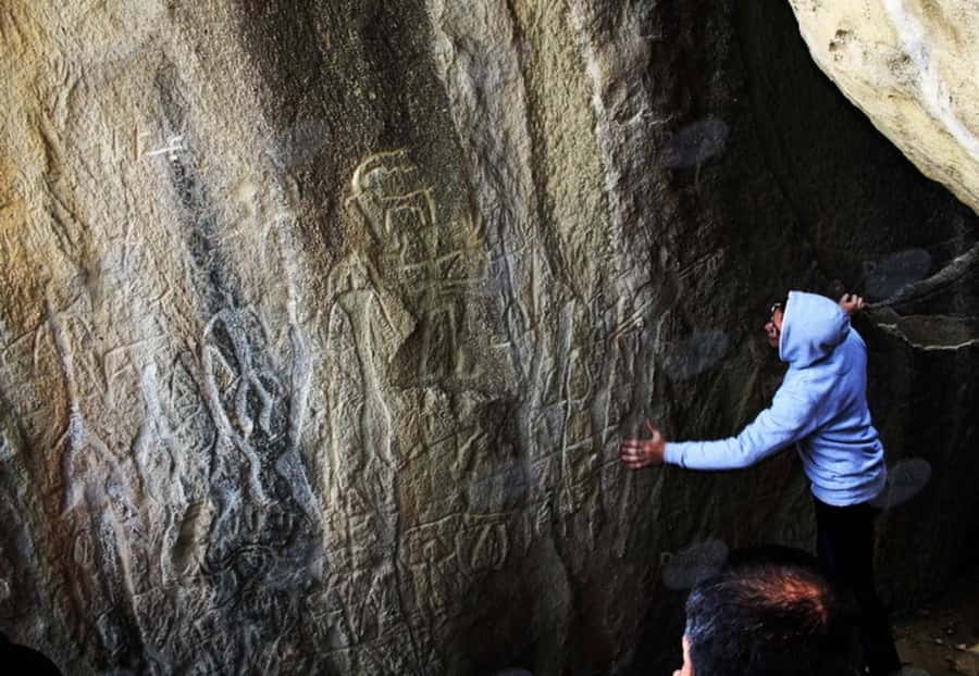 Baku: Gobustan/Absheron guided tour with lunch and tickets - Ateshgah Fire Temple and the meaning of sacred flame