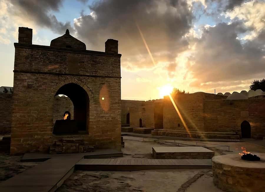 Baku: Gobustan & Absheron Trip - What the guide and transport mean for your day