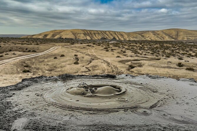 Baku: Gobustan, Mud Volcano, Fire Temple & Burning Mountain - Lunch in Baku, with the package choice in mind