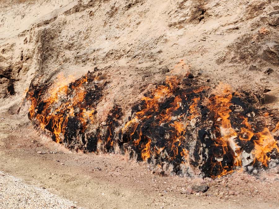 Baku: Gobustan, Mud Volcanoes, Ateshgah, and Yanardag Tour - Why this nine-hour route works from Baku