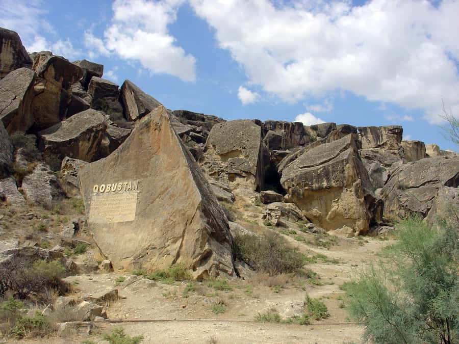 Baku: Gobustan, Mud Volcanoes, Fire Temple, & Yanar Dag Tour - Yanar Dag, where the hillside burns