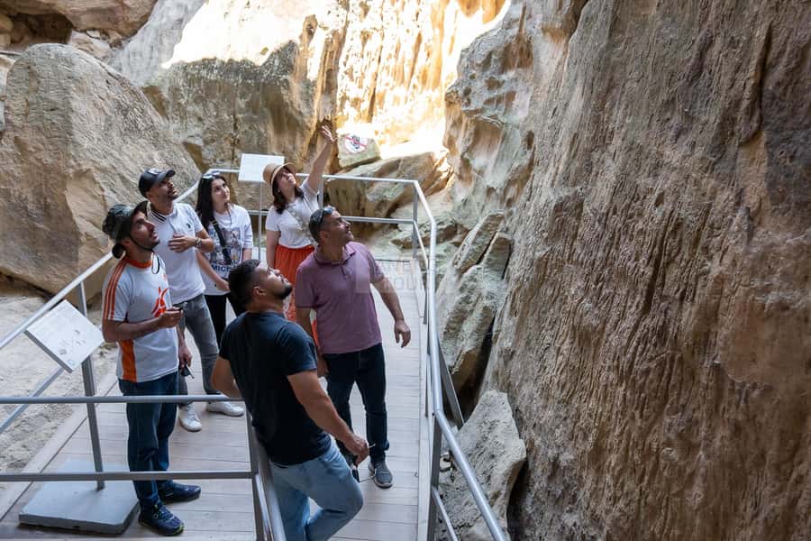Baku: Gobustan National Reserve Guided Trip - Private - Oil, film, ships, and the Bibi Heybat stop