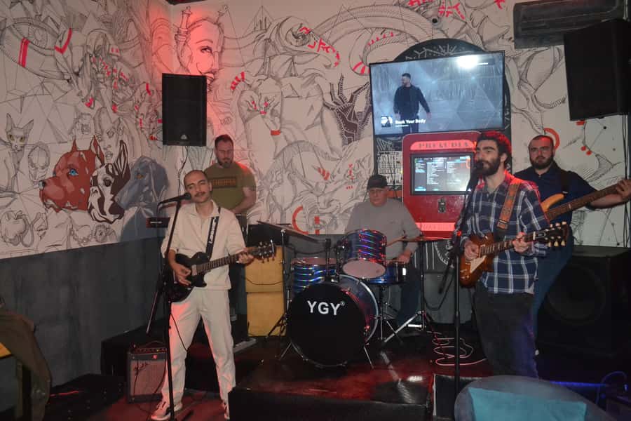 Baku: Guided Bar Crawl with Shots and Nightclub Entry - Practical tips for a smoother evening