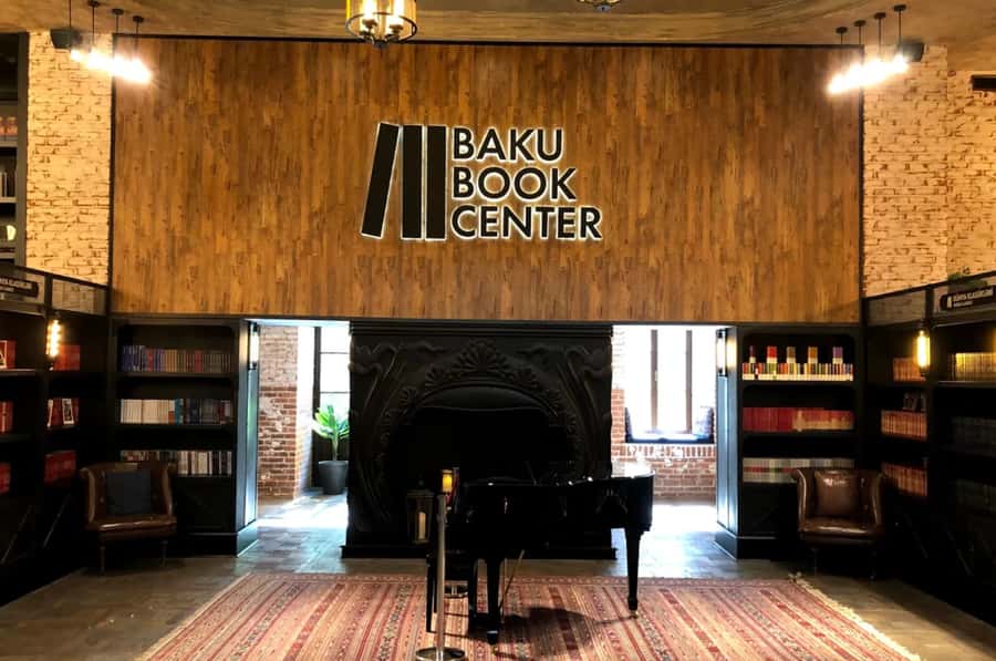 Baku Guided Night Tour - The Alley of Martyrs adds context