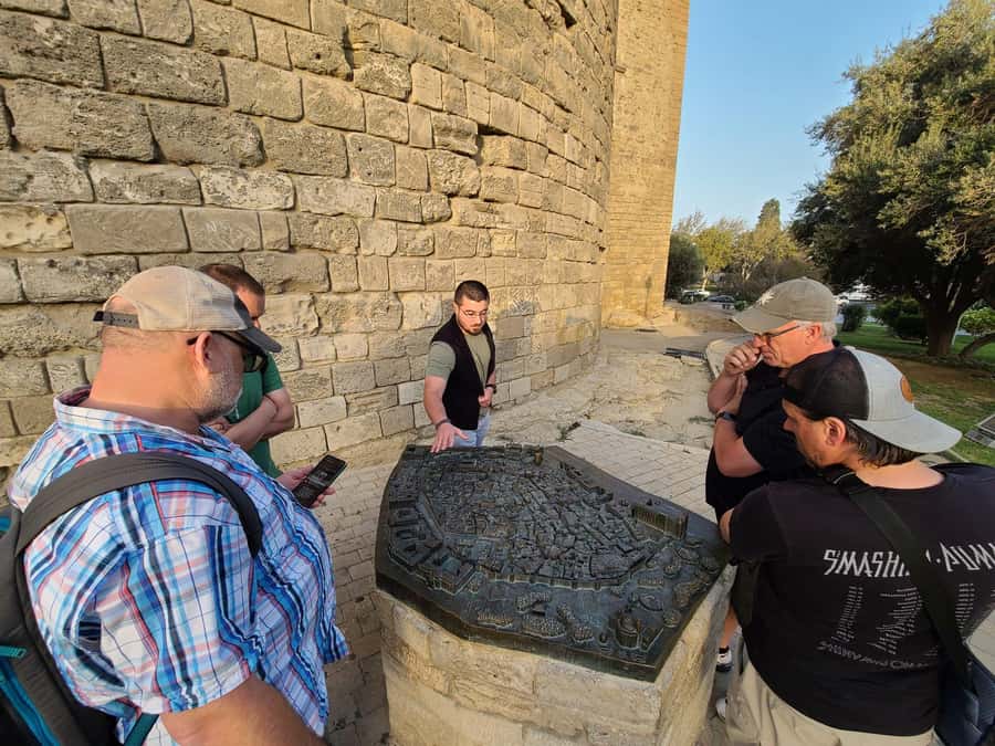 Baku: Historic and Modern Baku Tour ( Day & NIght Tour) - Key points at a glance