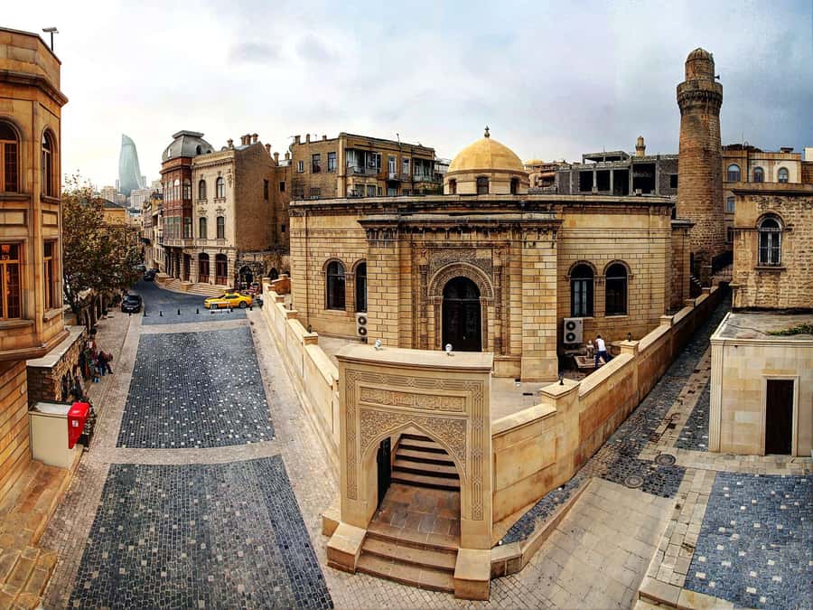 Baku Historical and modern tour in 2-3 hours+FREE Night tour - The Maiden Tower and the old city skyline