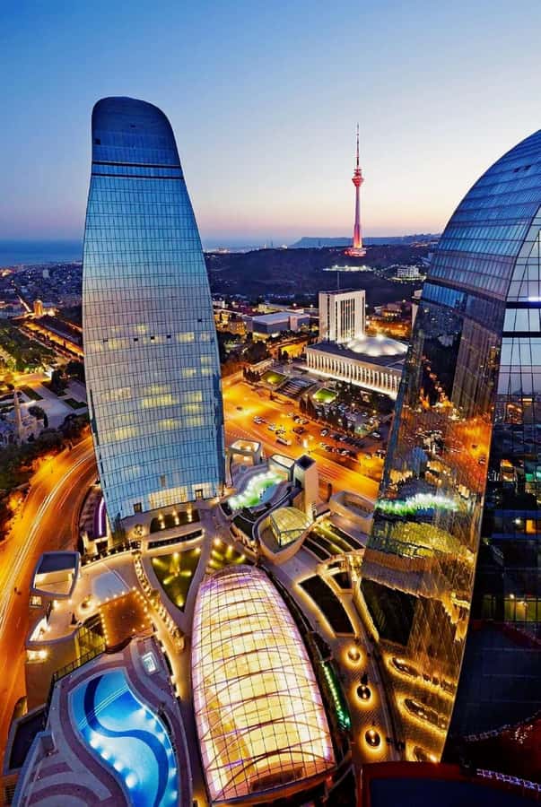 Baku: Light-Up Baku Walking Evening Tour - Little Venice and the Caspian boat ride