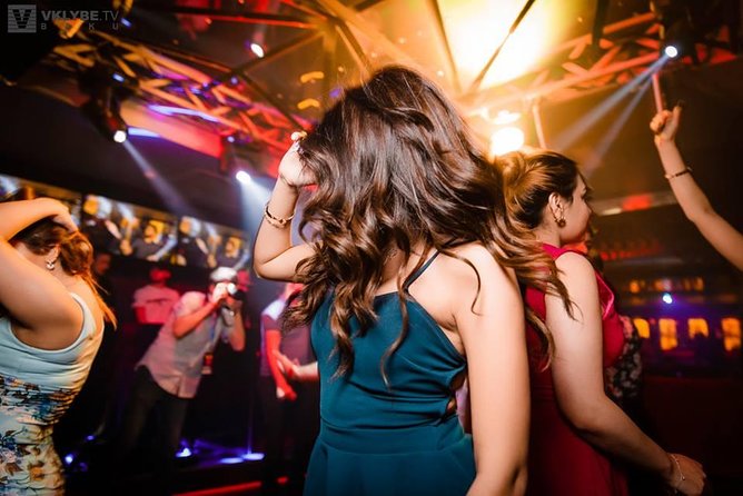 Baku Night Life Experience (All inclusive) - A small group changes the evening