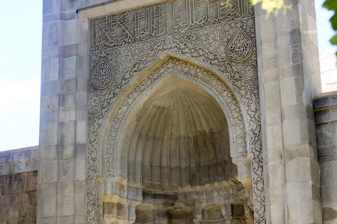 Baku Old City Tour - Vahid Monument and Baku’s literary side