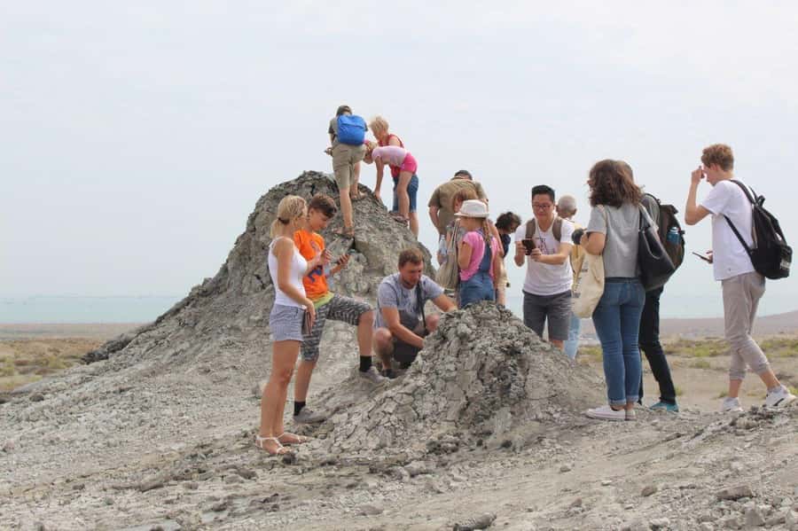 Baku Qobustan Absheron Full Day Guided Tour - Why Qobustan and Absheron make a good day out
