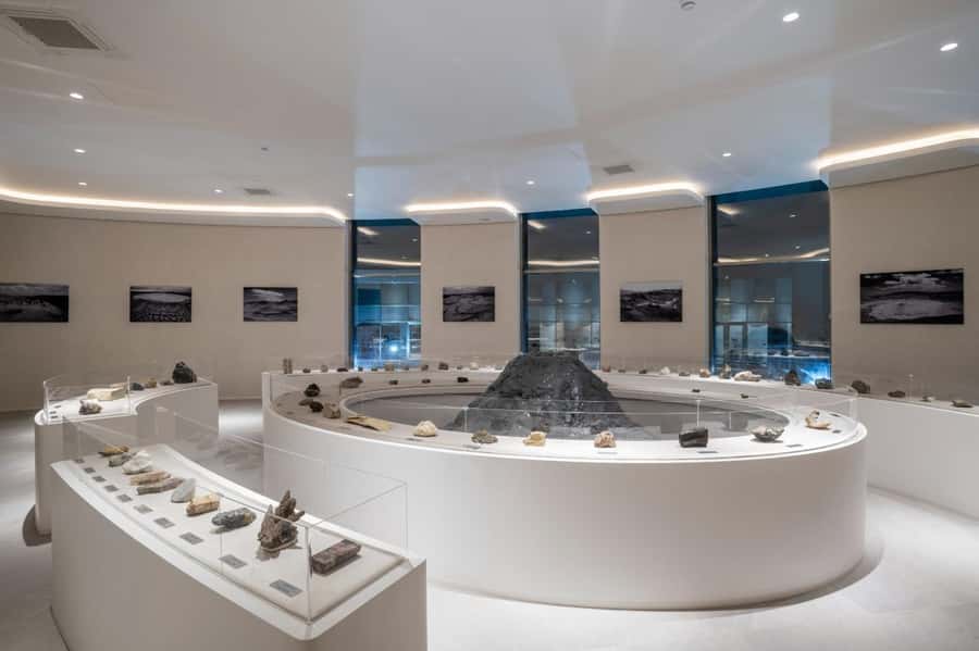 Baku Qobustan Absheron Full Day Guided Tour - The first oil well adds a modern twist