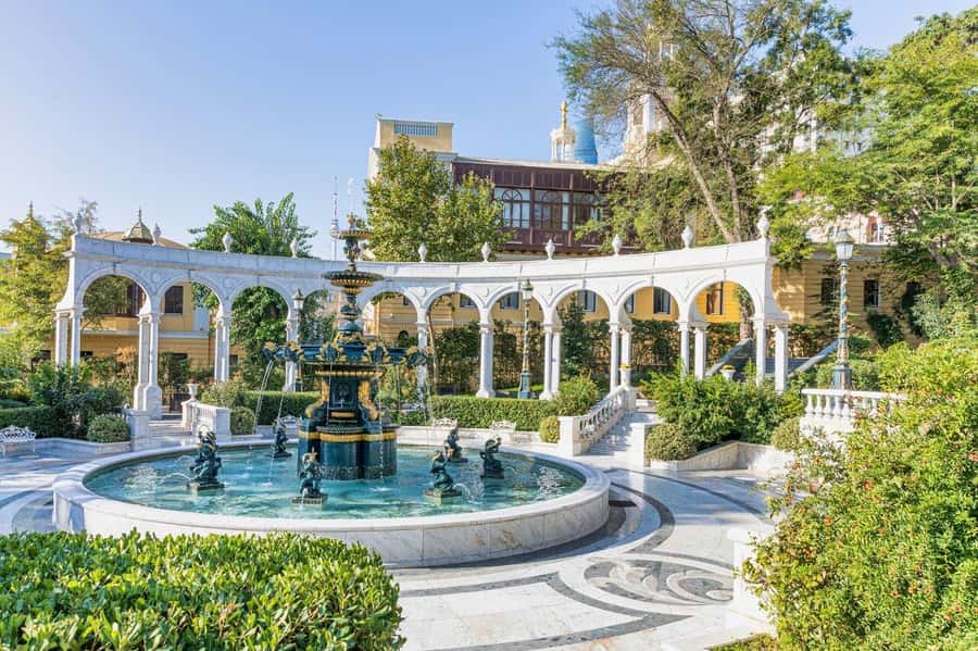 Baku: Stunning Walking Tour of Historical and Modern City - Carpet Museum and Mini Venice