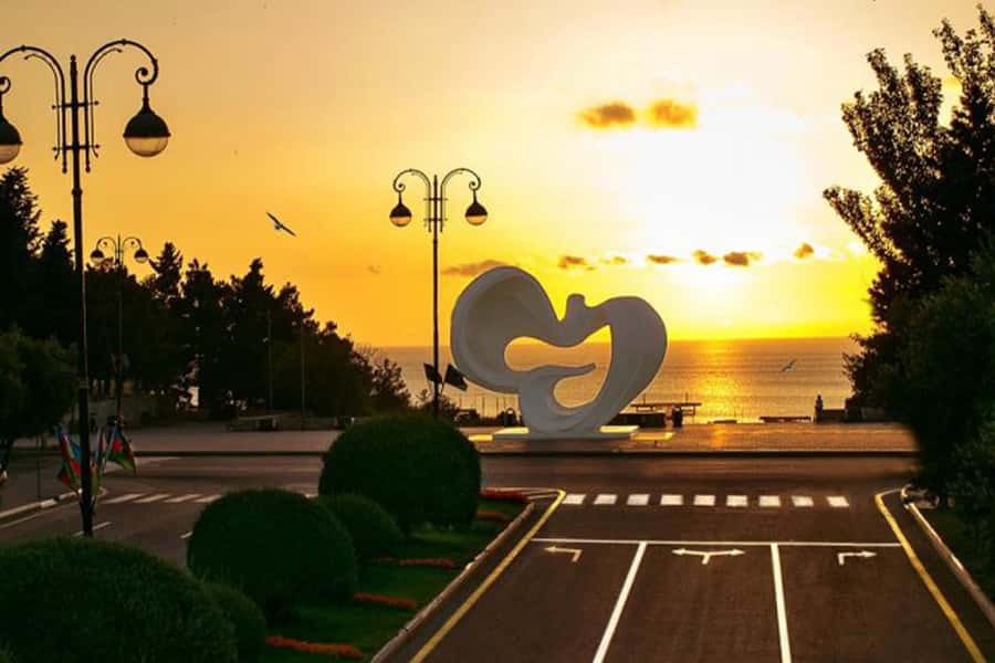 Baku: Sumgait City, Pink Lake & Vibrant Green Bazar Visit - Yasil Bazar brings the day back to daily life