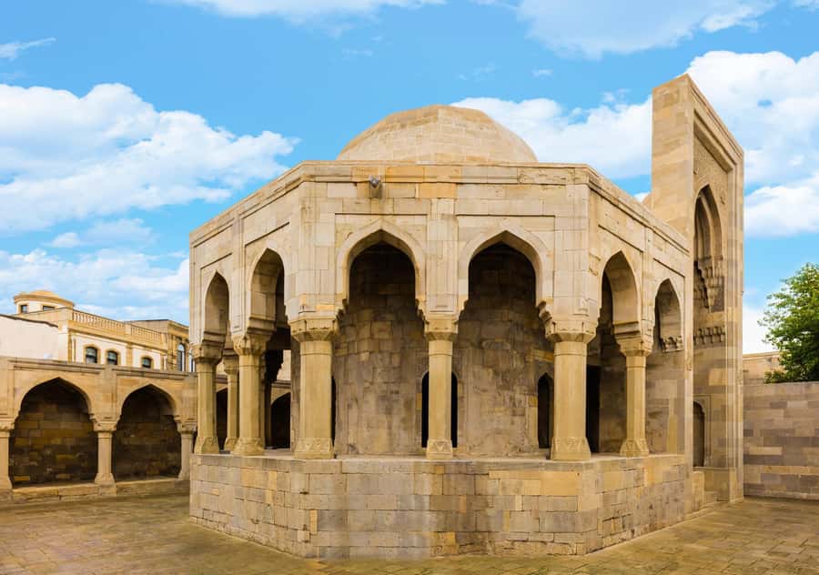 Baku: The Best 5 Sightseeing Spots Gobustan + Old City Tour - Yanar Dag Shows Azerbaijan’s Natural Fire