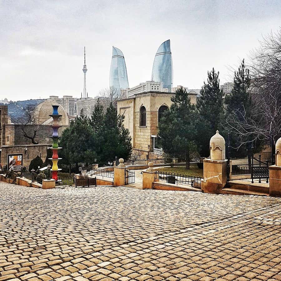 Baku: The Best 5 Sightseeing Spots Gobustan + Old City Tour - The Old City Walk Is More Than a Small Extra