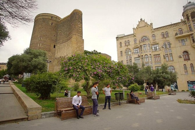 BAKU WALKING tour with the best STREET FOOD and DRINK tasting - The doner stop and local eating habits