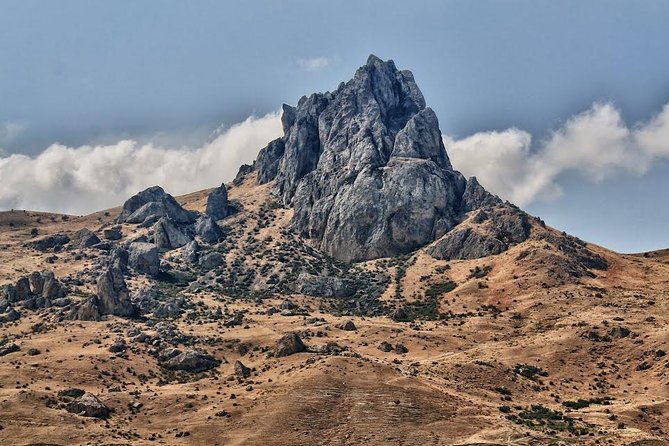 Beshbarmag & Candy Cane Mountains Tour - The striped hills of Khizi