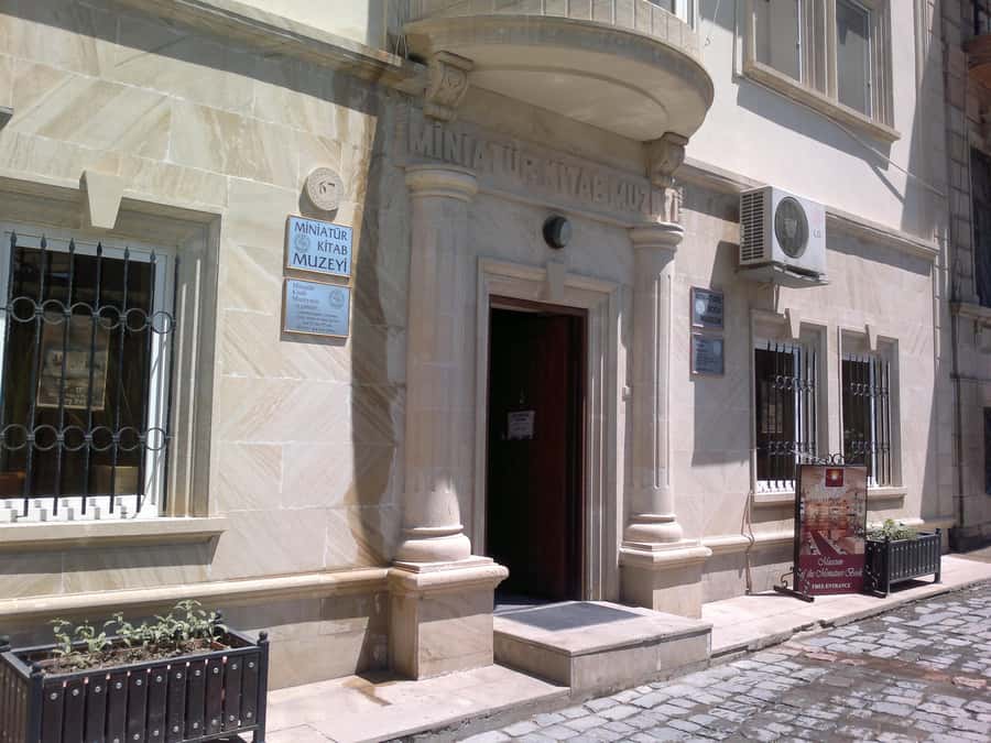 Best of Baku: 4-Hour City Tour Historic and Modern Landmarks - Fountain Square and Nizami Street finish the tour