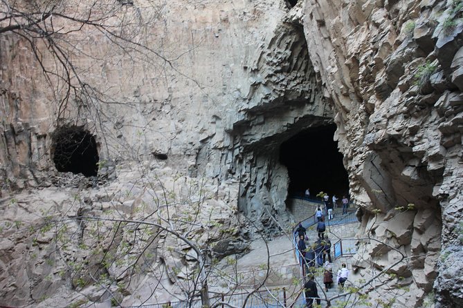 Day Tour from Nakhchivan to Alinja Castle, Ashabi Kahf and Khanegah Tomb - Why Alinja Castle deserves the top spot