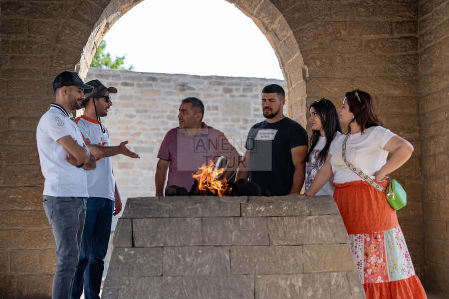 From Bakü: Sightseeing - Ateshgah - Yanardag - Gobustan - Why this Baku day trip works