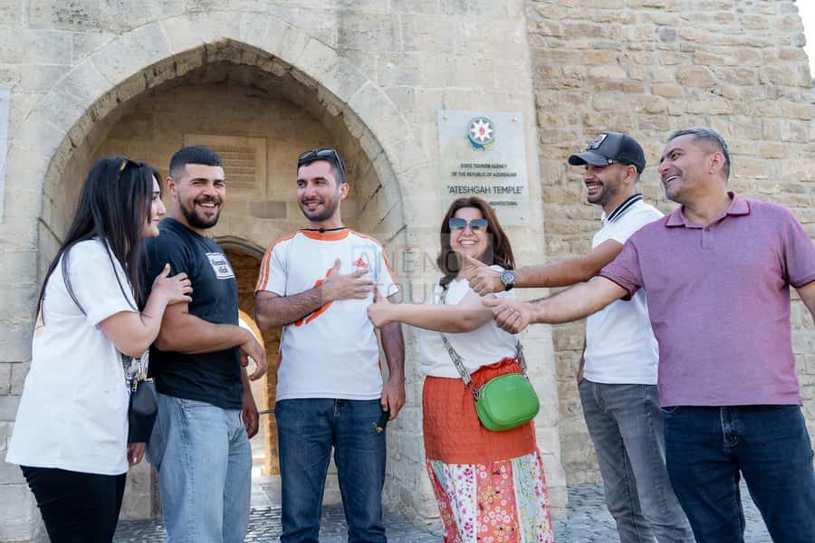 From Bakü: Sightseeing - Ateshgah - Yanardag - Gobustan - Yanardag and the ten-meter strip of fire