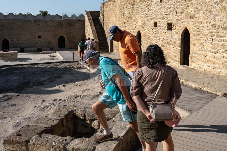 From Bakü: Sightseeing - Ateshgah - Yanardag - Gobustan - Who should book this experience?