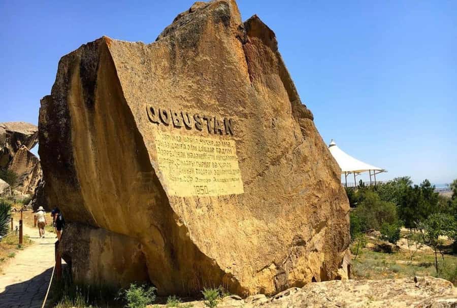 Gobustan & Absheron Tour with Free Old City Walking Tour - Key points at a glance