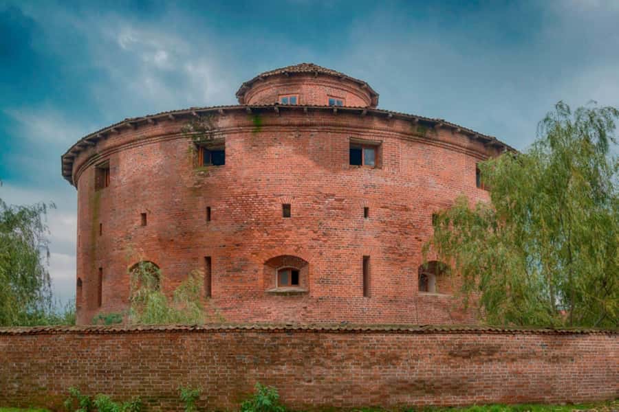 Longevity Secrets of Azerbaijan: Lankaran & Astara tour - Guides, vehicles, and the long road from Baku
