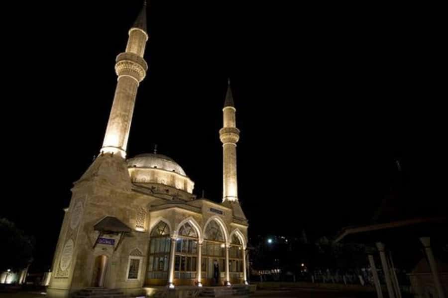 Night Lights of Baku: Guided Tour - The Alley of Martyrs Adds a Serious Pause