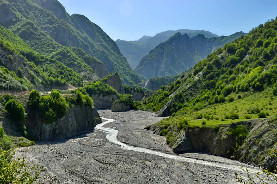 Private Tour to Shemakhi & Lahij From Baku - Should you book the Shamakhi and Lahij tour?