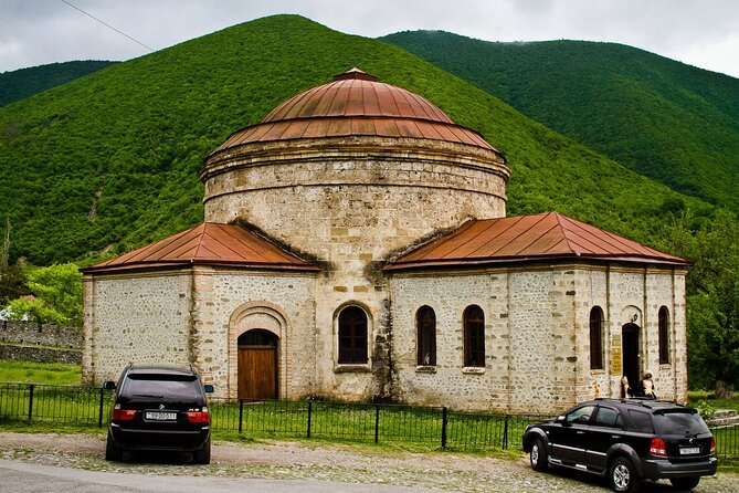 Sheki is a harmony of nature and architecture ( All inclusive ) - Juma Mosque: a calm first stop in Sheki